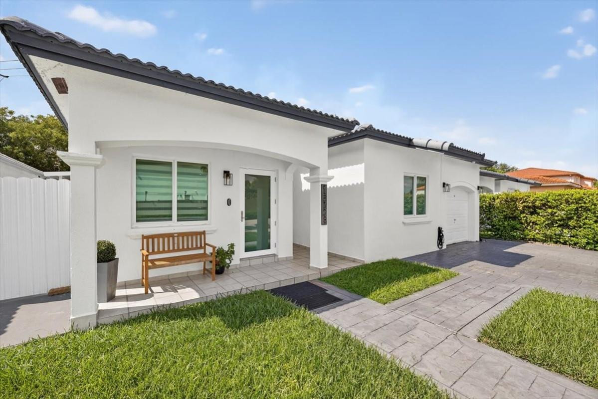 15728 Southwest 69th Lane Miami, FL 33193 - Photo 2 of 16 Photo 2