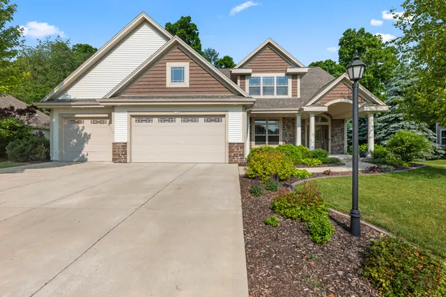 $790,000 | 1388 Mamerow Lane West, Oconomowoc, WI 53066