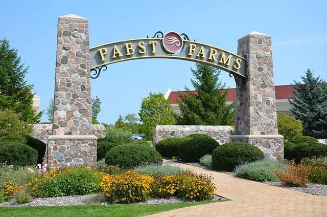 $790,000 | 1388 Mamerow Lane West, Oconomowoc, WI 53066