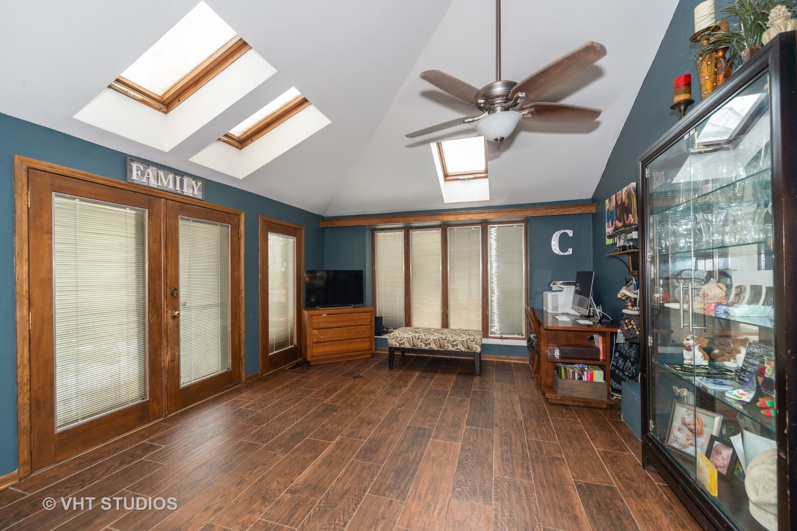 749 Elmore Street Park Ridge, IL 60068 - Photo 6 of 10 a view of a livingroom with furniture and a ceiling fan