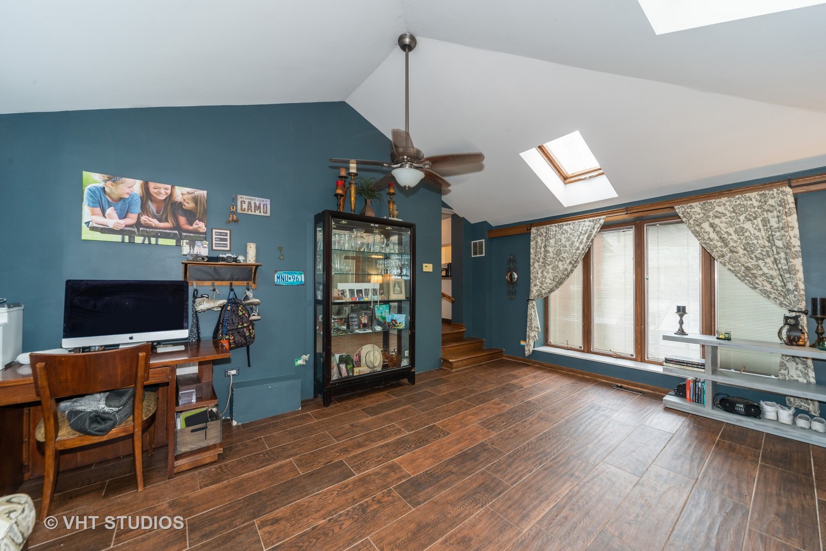 749 Elmore Street Park Ridge, IL 60068 - Photo 7 of 10 a view of a livingroom with furniture and a flat screen tv