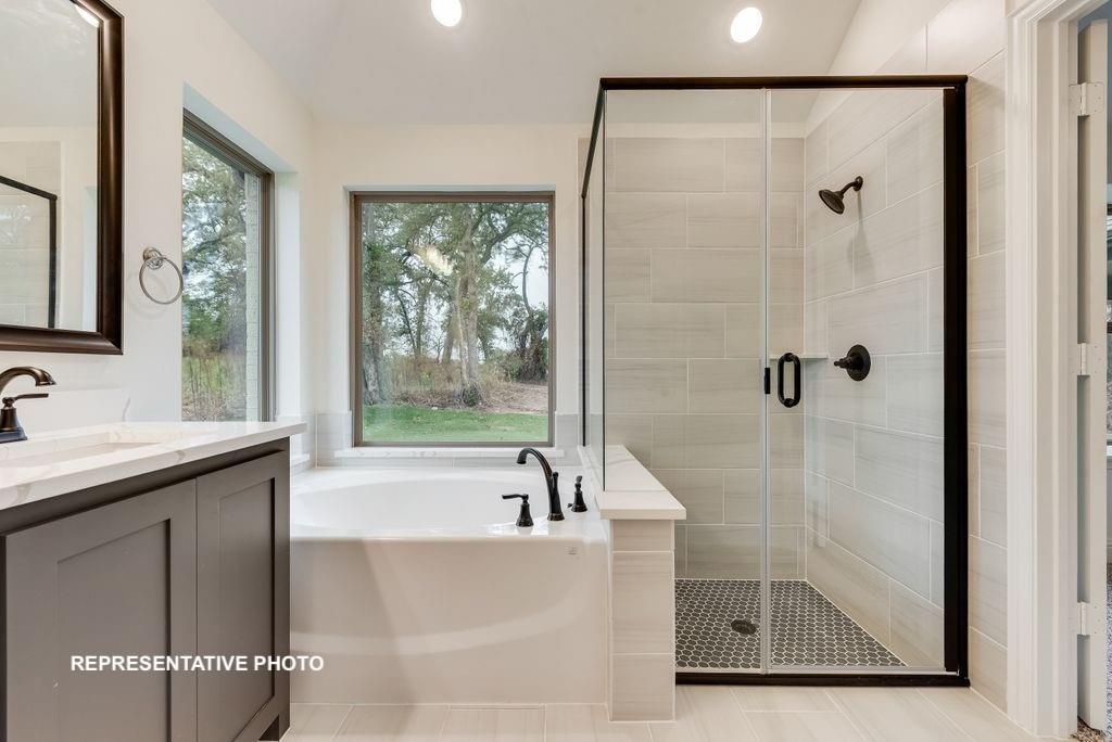 324 Skeen Peak Springtown, TX 76082 - Photo 9 of 14 a bathroom with a bathtub and a shower