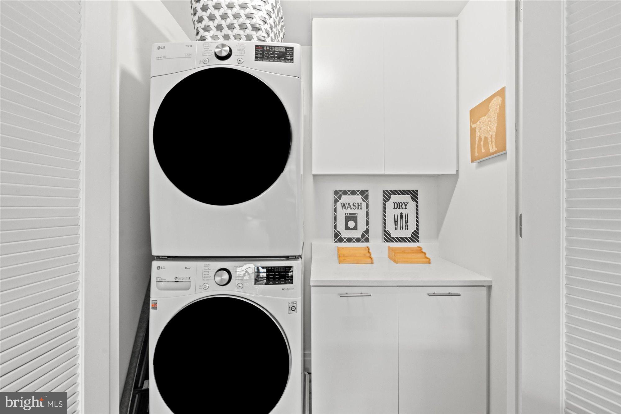 1201 North Royal Street, Unit 214 Alexandria, VA 22314 - Photo 30 of 71 a view of living room with washer and dryer