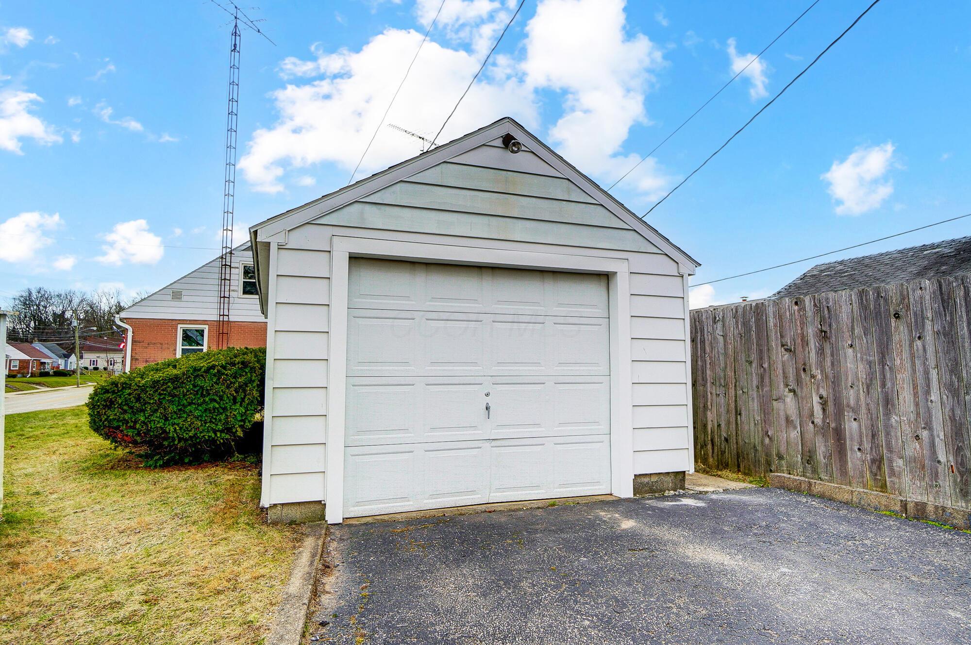 703 North Burnett Road Springfield, OH 45503 - Photo 33 of 35 035