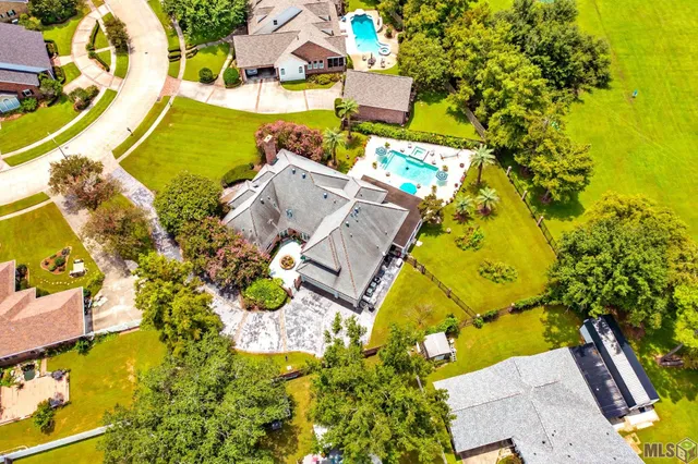 $879,900 | 222 Tiger Tail Road, Houma, LA 70360