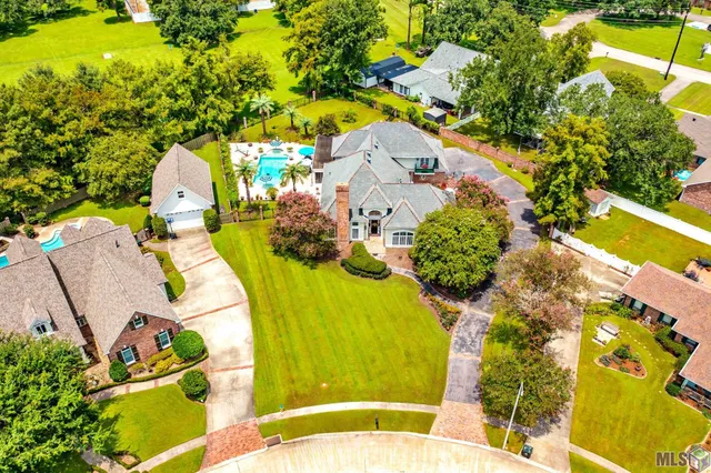 $879,900 | 222 Tiger Tail Road, Houma, LA 70360