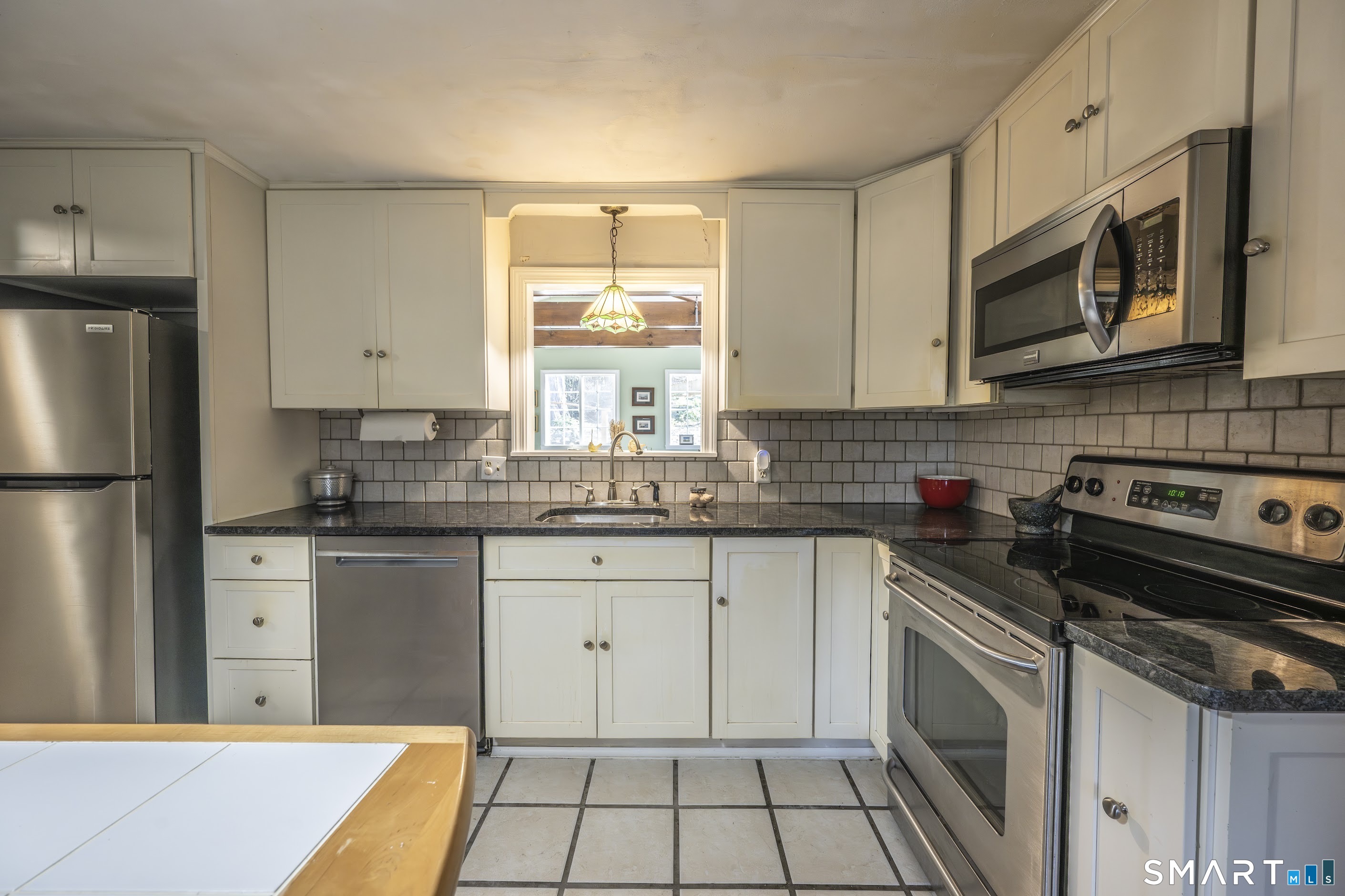 6 Morris Hubbard Road Haddam, CT 06441 - Photo 7 of 32