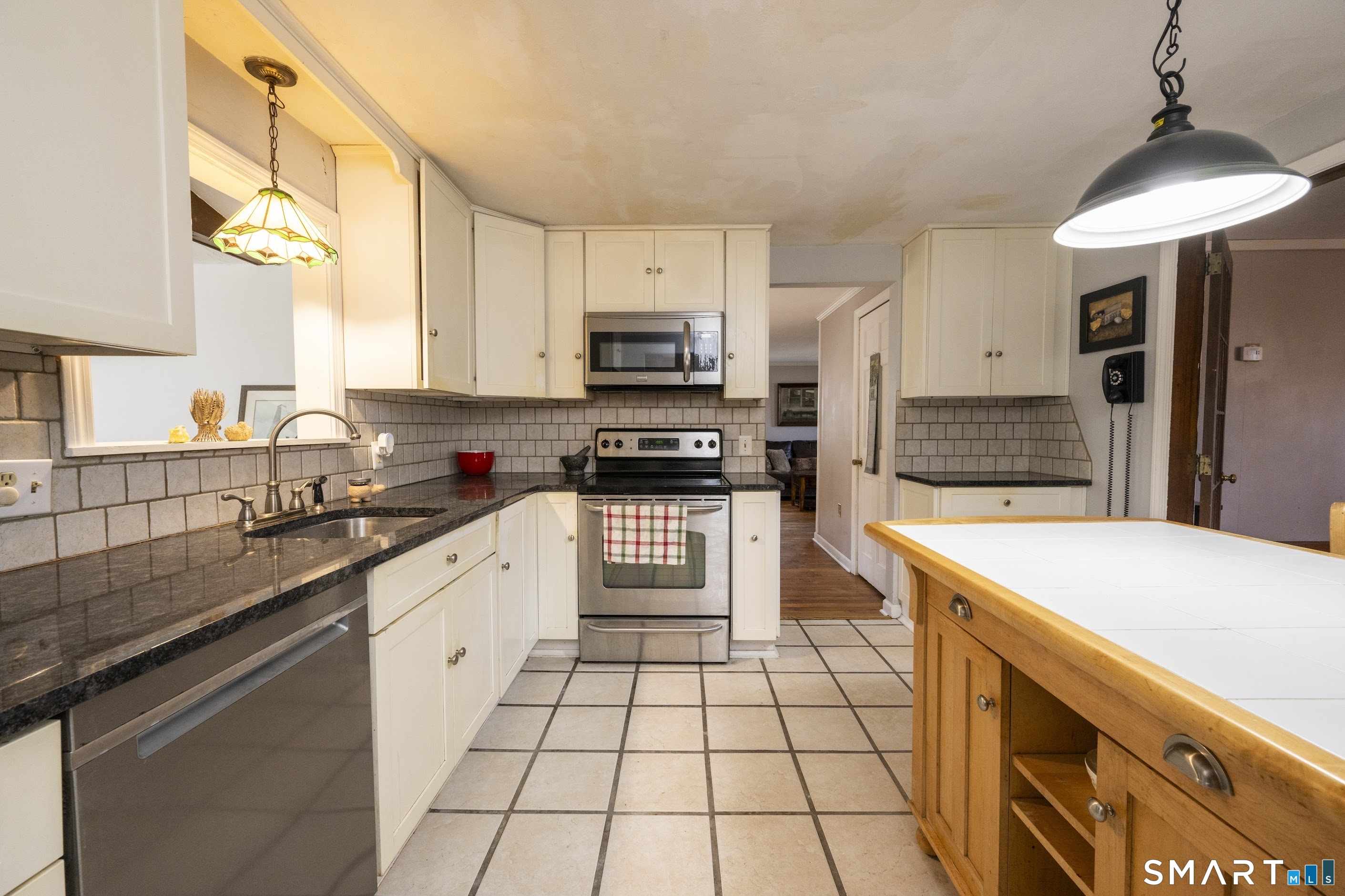 6 Morris Hubbard Road Haddam, CT 06441 - Photo 10 of 32