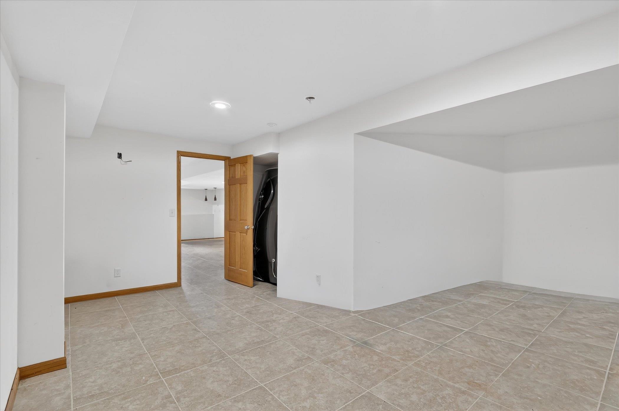 8306 East Crockett Road Roscoe, IL 61073 - Photo 5 of 61