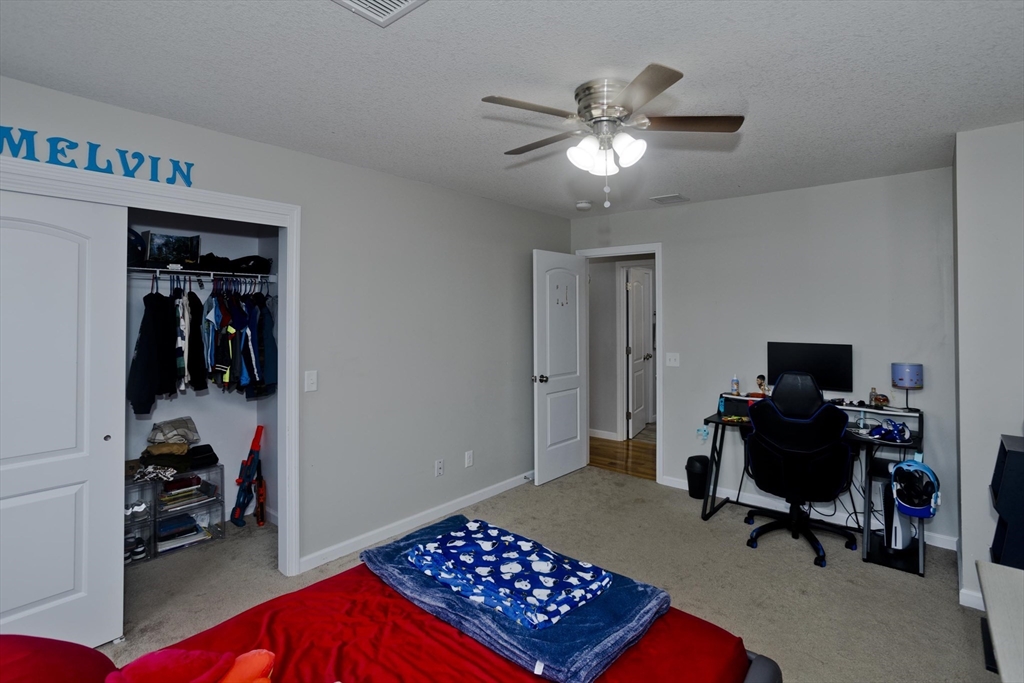 210 Naismith Street Springfield, MA 01104 - Photo 32 of 42 a bedroom with a workspace