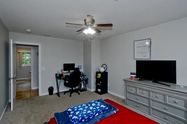 a view of a livingroom with furniture