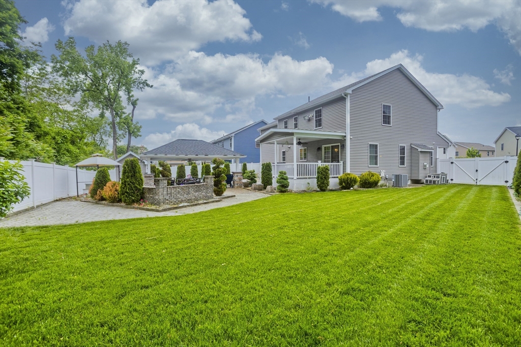 210 Naismith Street Springfield, MA 01104 - Photo 39 of 42 a front view of house with yard