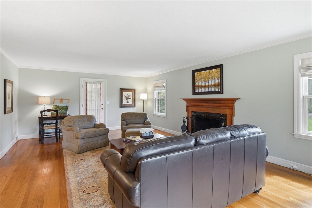 324 Farmington Road Longmeadow, MA 01106 - Photo 6 of 42 Gallery Image 6