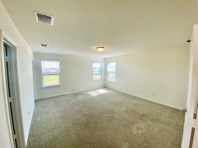 $2,300 | 1000 Danish Cove, Hutto, TX 78634