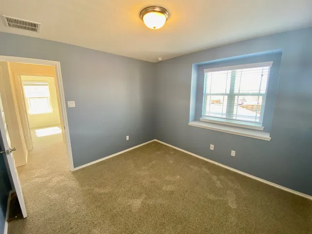 $2,300 | 1000 Danish Cove, Hutto, TX 78634