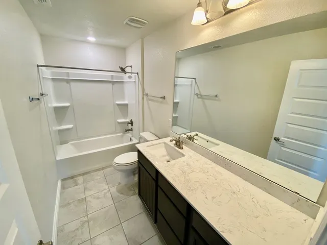 $2,300 | 1000 Danish Cove, Hutto, TX 78634