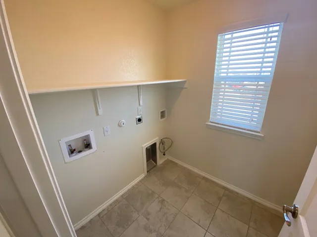 $2,300 | 1000 Danish Cove, Hutto, TX 78634