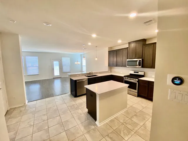 $2,300 | 1000 Danish Cove, Hutto, TX 78634