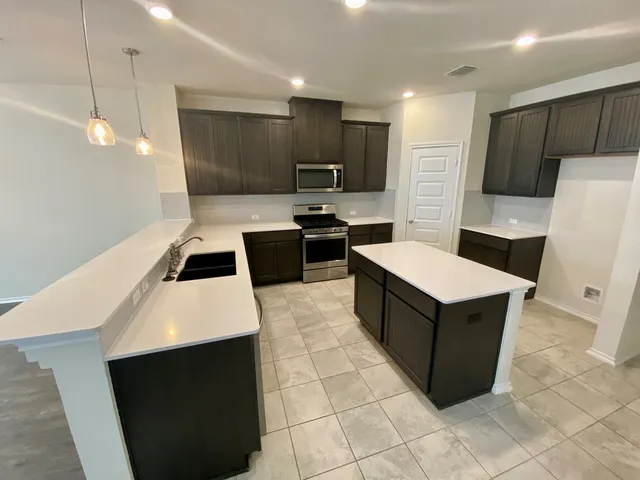 $2,300 | 1000 Danish Cove, Hutto, TX 78634