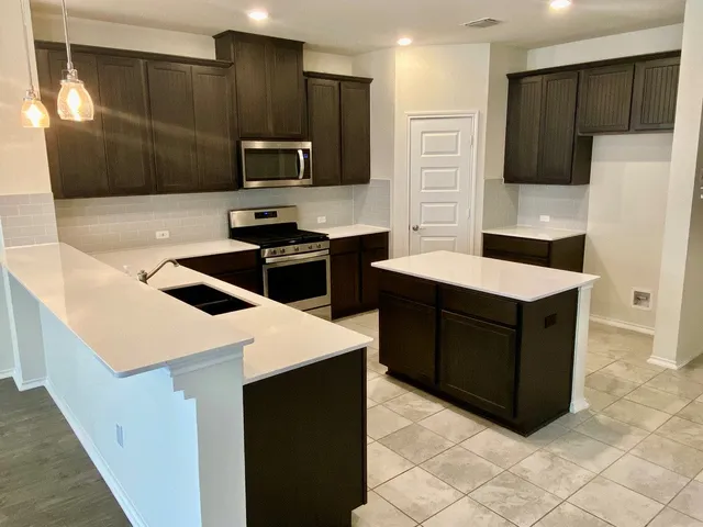 $2,300 | 1000 Danish Cove, Hutto, TX 78634