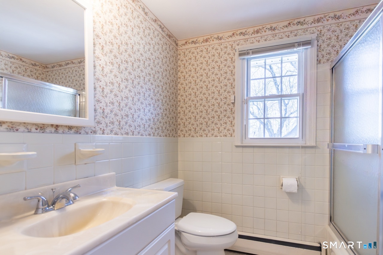 146 Warde Terrace Fairfield, CT 06825 - Photo 22 of 38 FULL BATH 1ST FLOOR