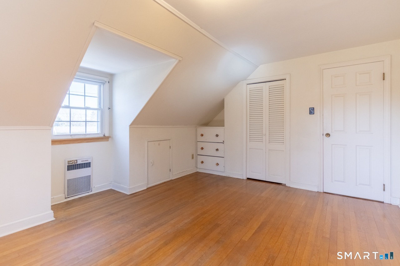 146 Warde Terrace Fairfield, CT 06825 - Photo 23 of 38 3RD BEDROOM