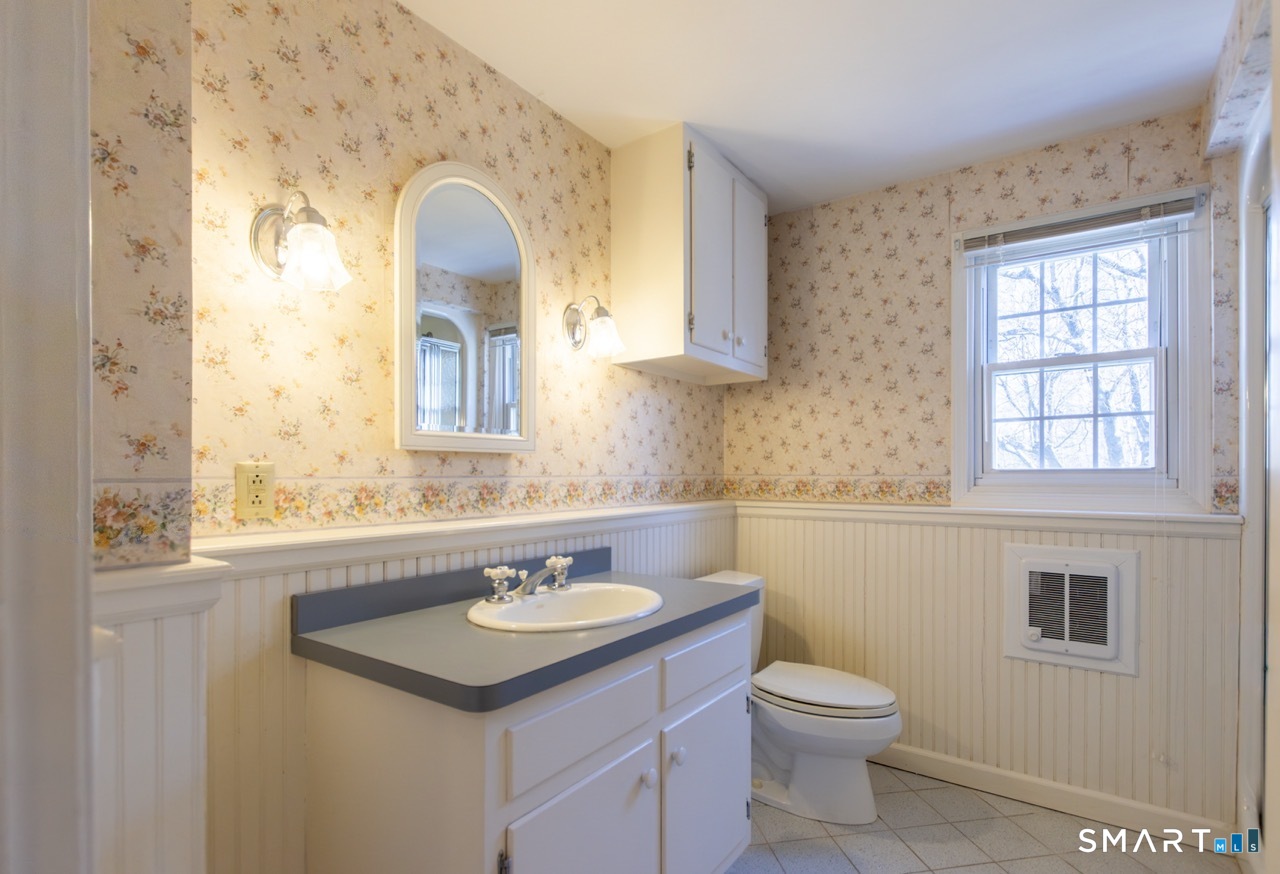 146 Warde Terrace Fairfield, CT 06825 - Photo 27 of 38 FULL BATH 2ND FLOOR