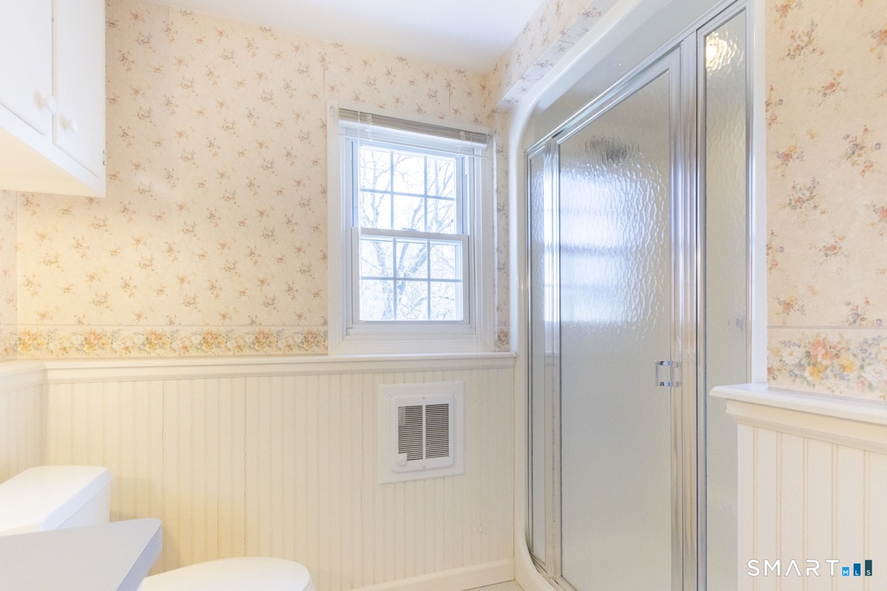 146 Warde Terrace Fairfield, CT 06825 - Photo 28 of 38 FULL BATH 2ND FLOOR