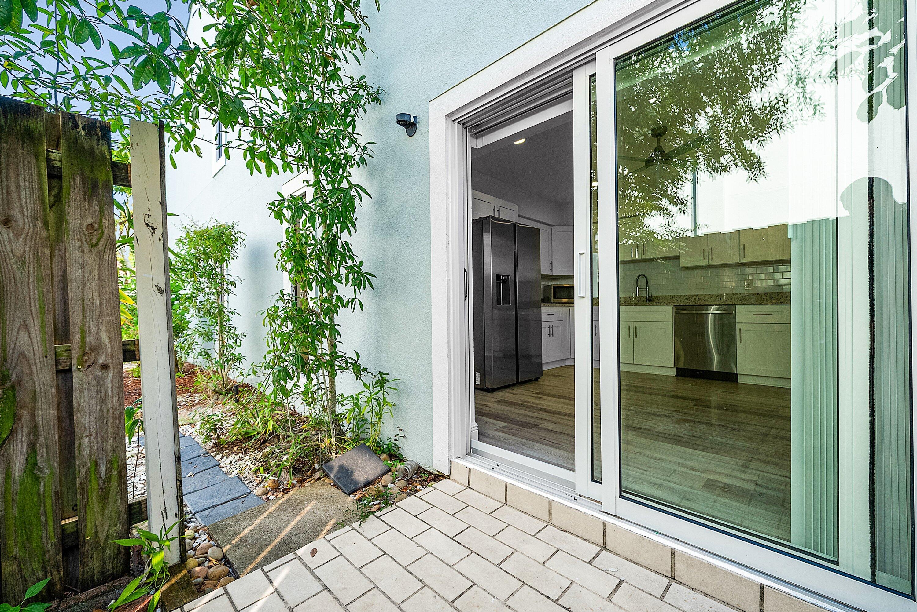 6165 Old Court Road, Unit 123 Boca Raton, FL 33433 - Photo 28 of 30 Patio off kitchen