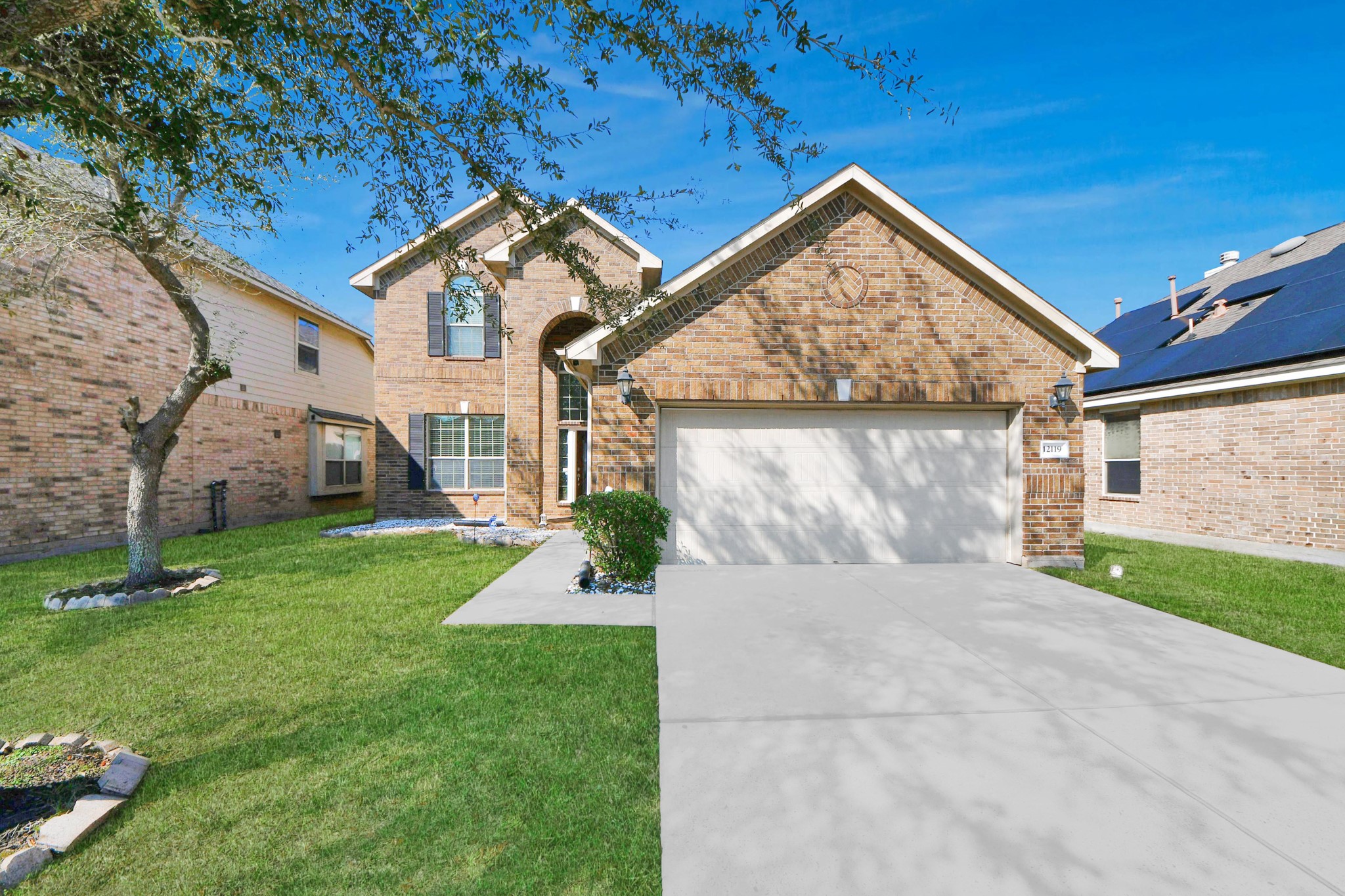 a view of a house with a yard