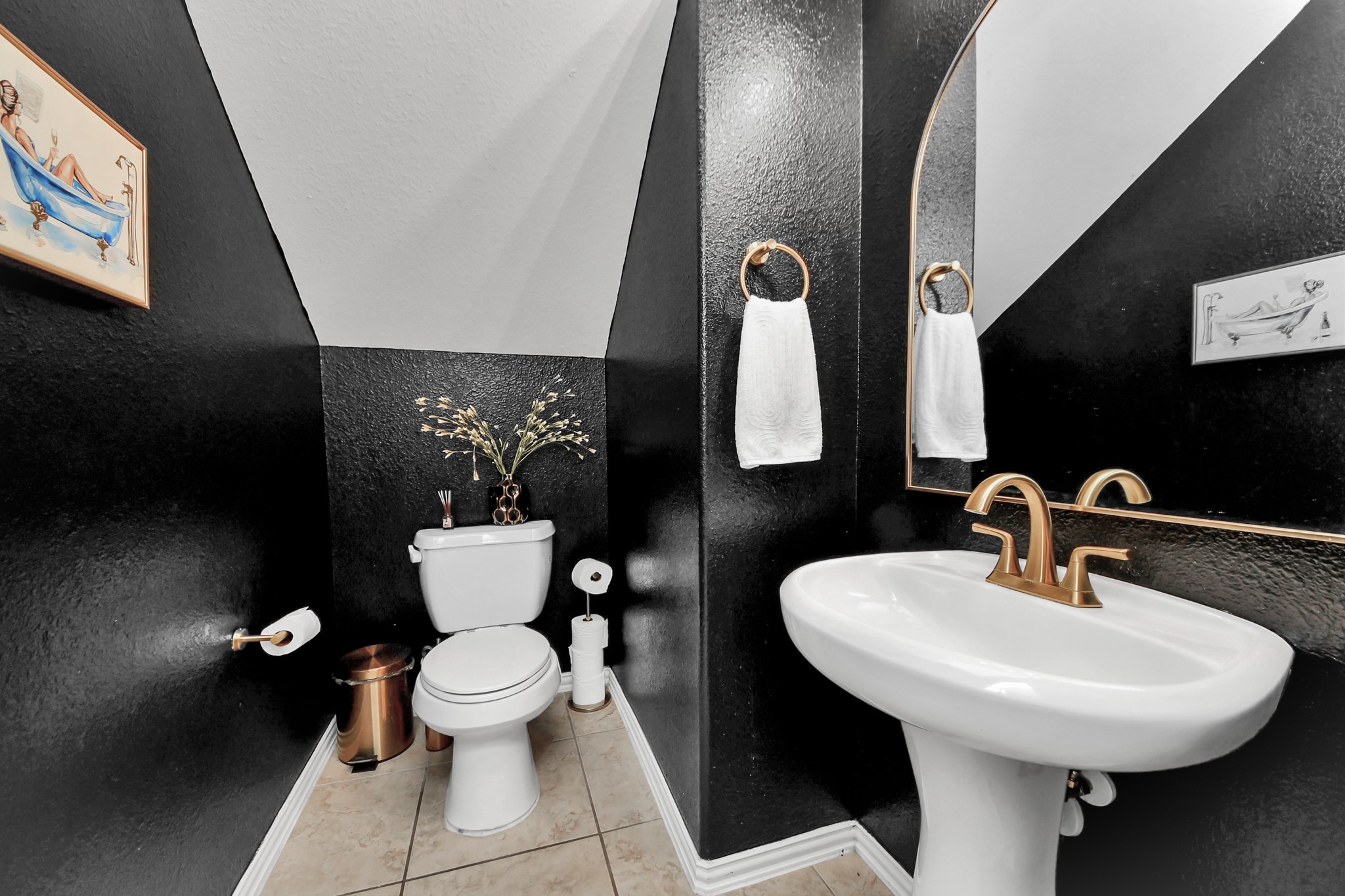 12119 Redbud Brook Trail Houston, TX 77089 - Photo 18 of 48 a bathroom with a sink toilet and a mirror