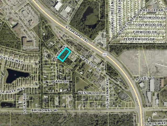 a view of a back yard