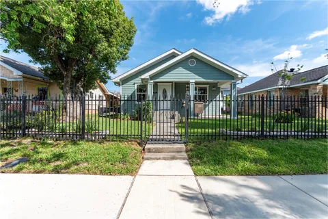 $2,195 | 109 Dresden Street, Houston, TX 77012