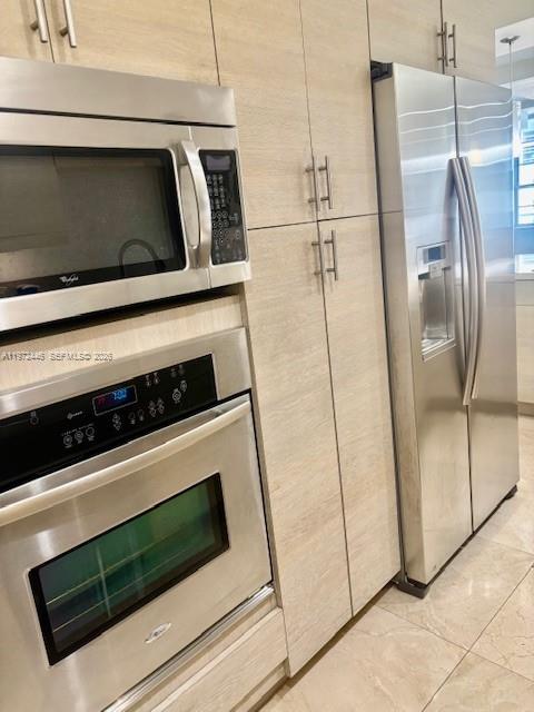 100 Lincoln Road, Unit 823 Miami Beach, FL 33139 - Photo 4 of 15 a utility room with washer and dryer