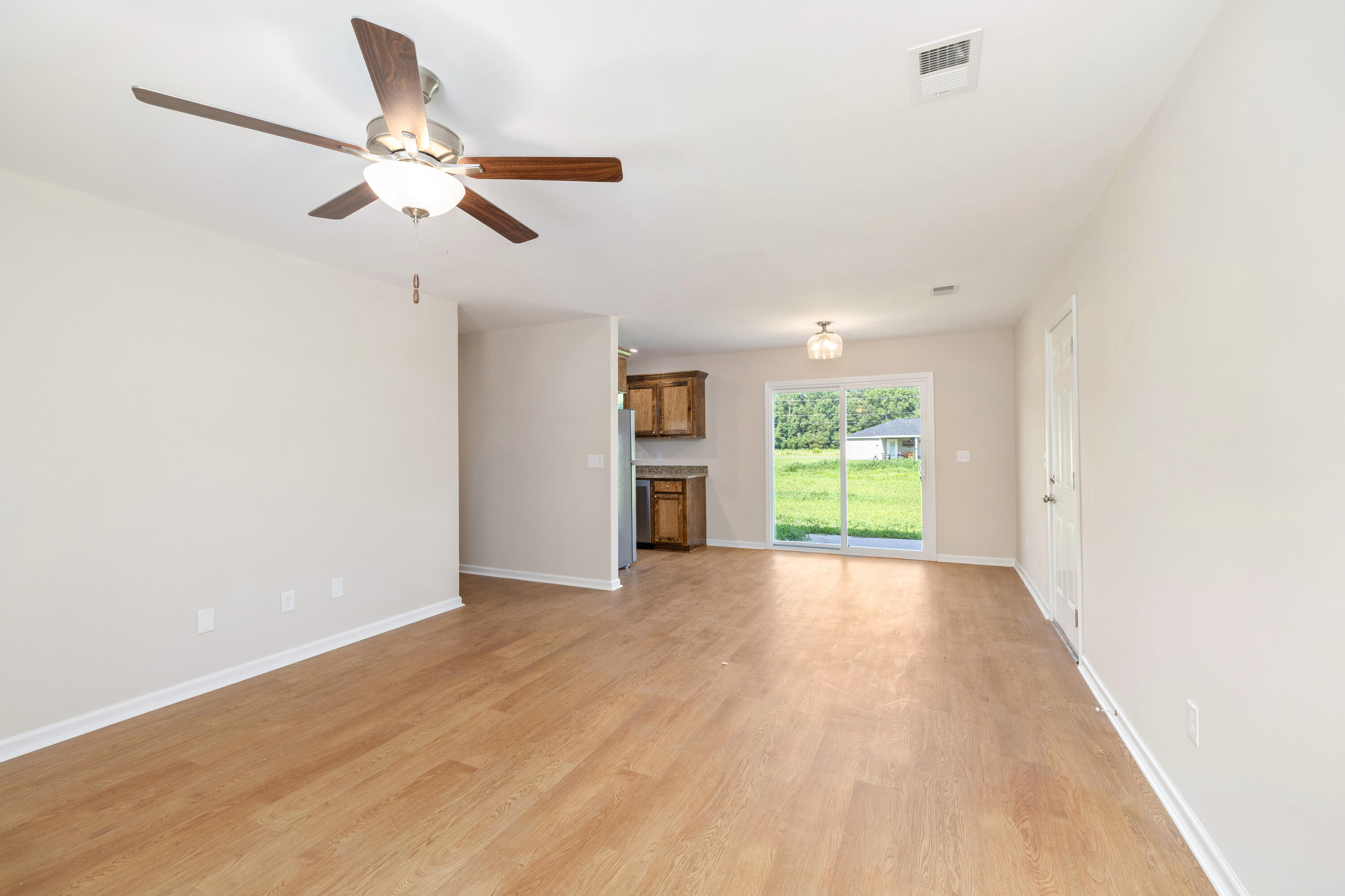 305 South Hampton Street Pinewood, SC 29125 - Photo 13 of 29 07