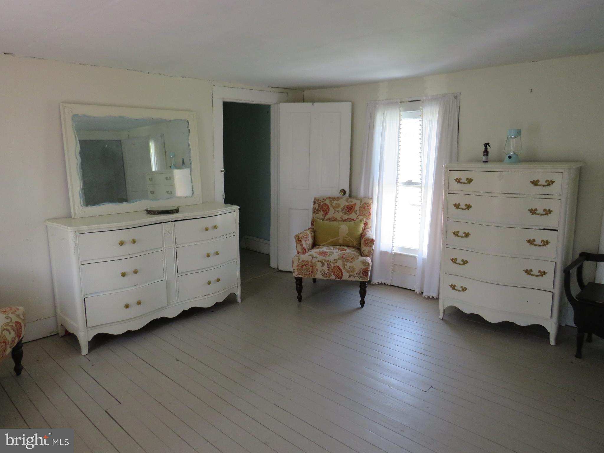 3289 Sackertown Road Crisfield, MD 21817 - Photo 19 of 25 a living room with furniture and wooden floor