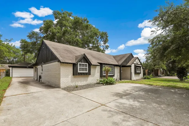 $399,999 | 5602 West Bellfort Boulevard, Houston, TX 77035