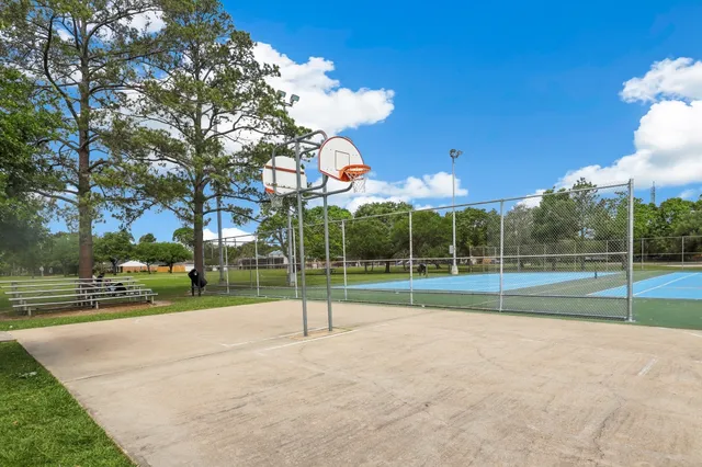 $399,999 | 5602 West Bellfort Boulevard, Houston, TX 77035