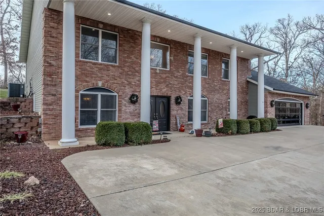 $700,000 | 149 Snead Circle, Lake Ozark, MO 65049
