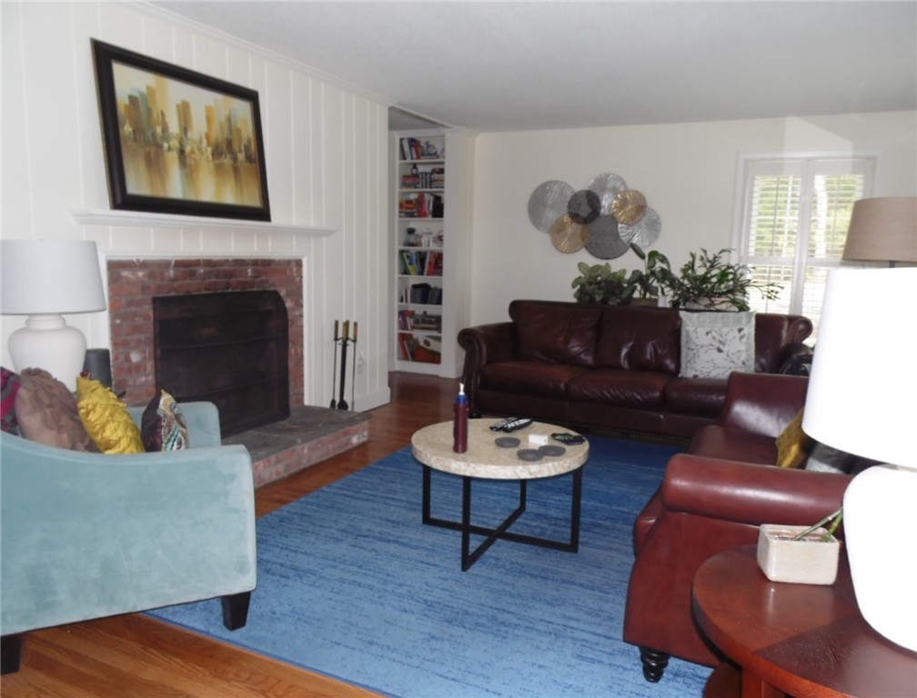 27 Andersen Court Westerly, RI 02891 - Photo 3 of 34 Gallery Image 3