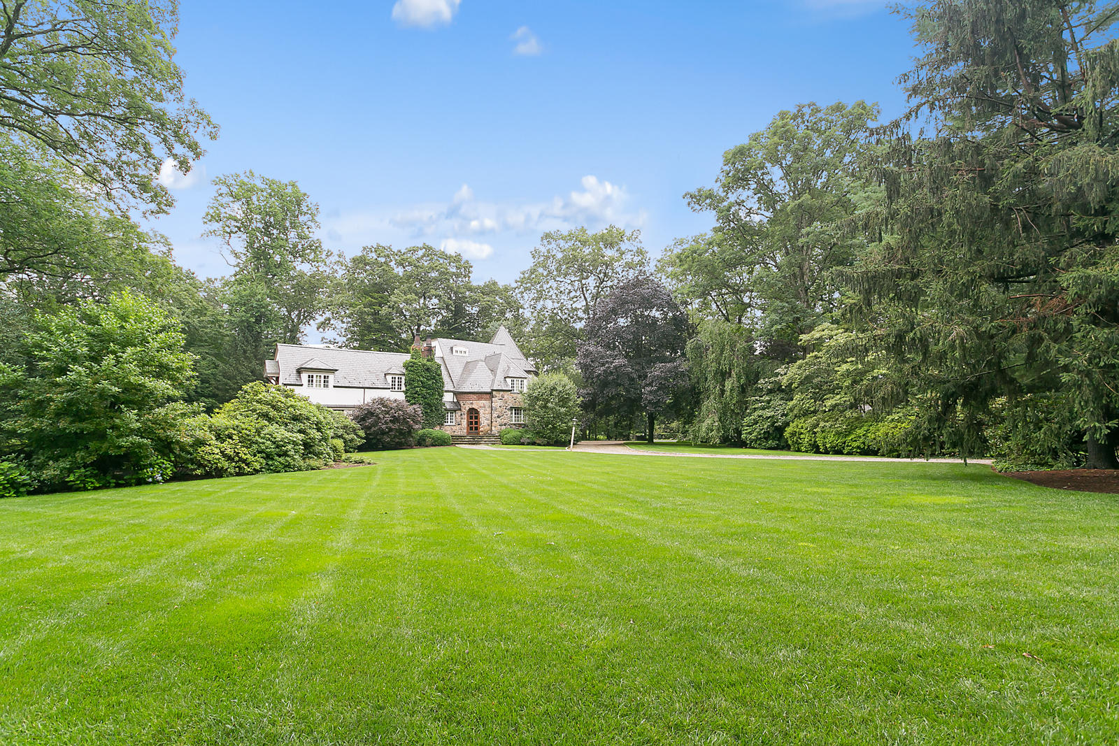 6 Woodley Road Darien, CT 06820 - Photo 2 of 37 a house view with a garden space