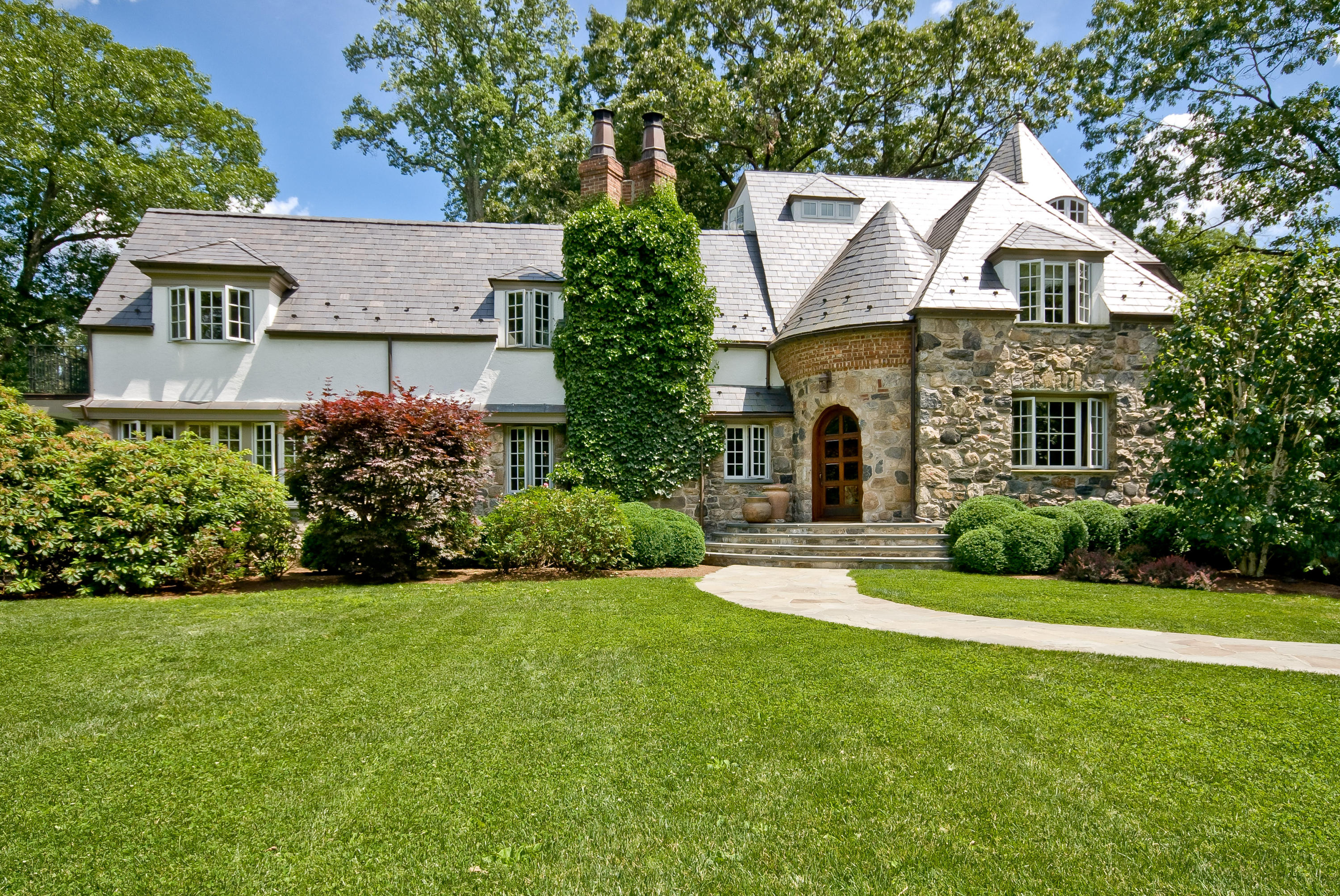 6 Woodley Road Darien, CT 06820 - Photo 3 of 37 a front view of a house with a yard