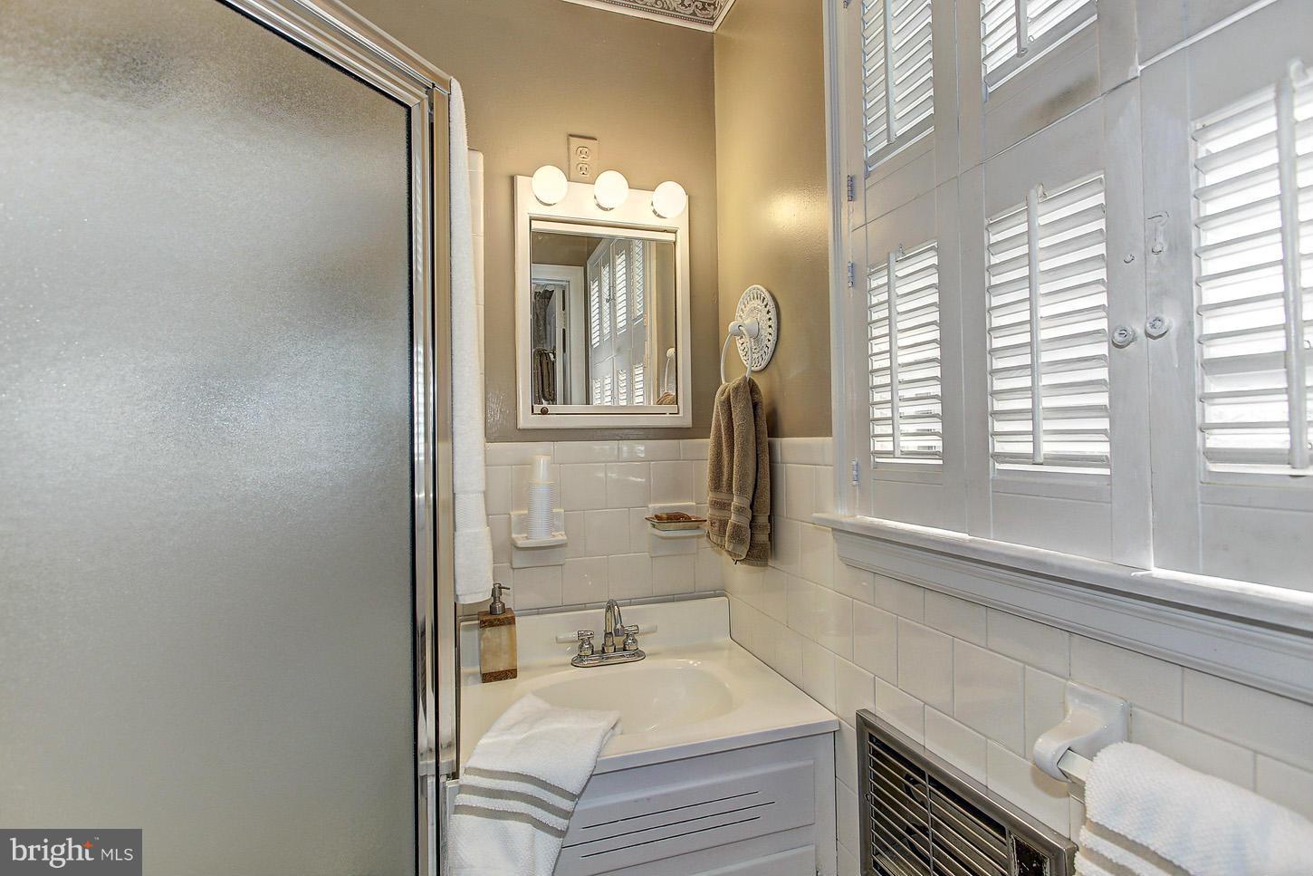 57 Ridge Road Westminster, MD 21157 - Photo 11 of 19 Bath (Master)
