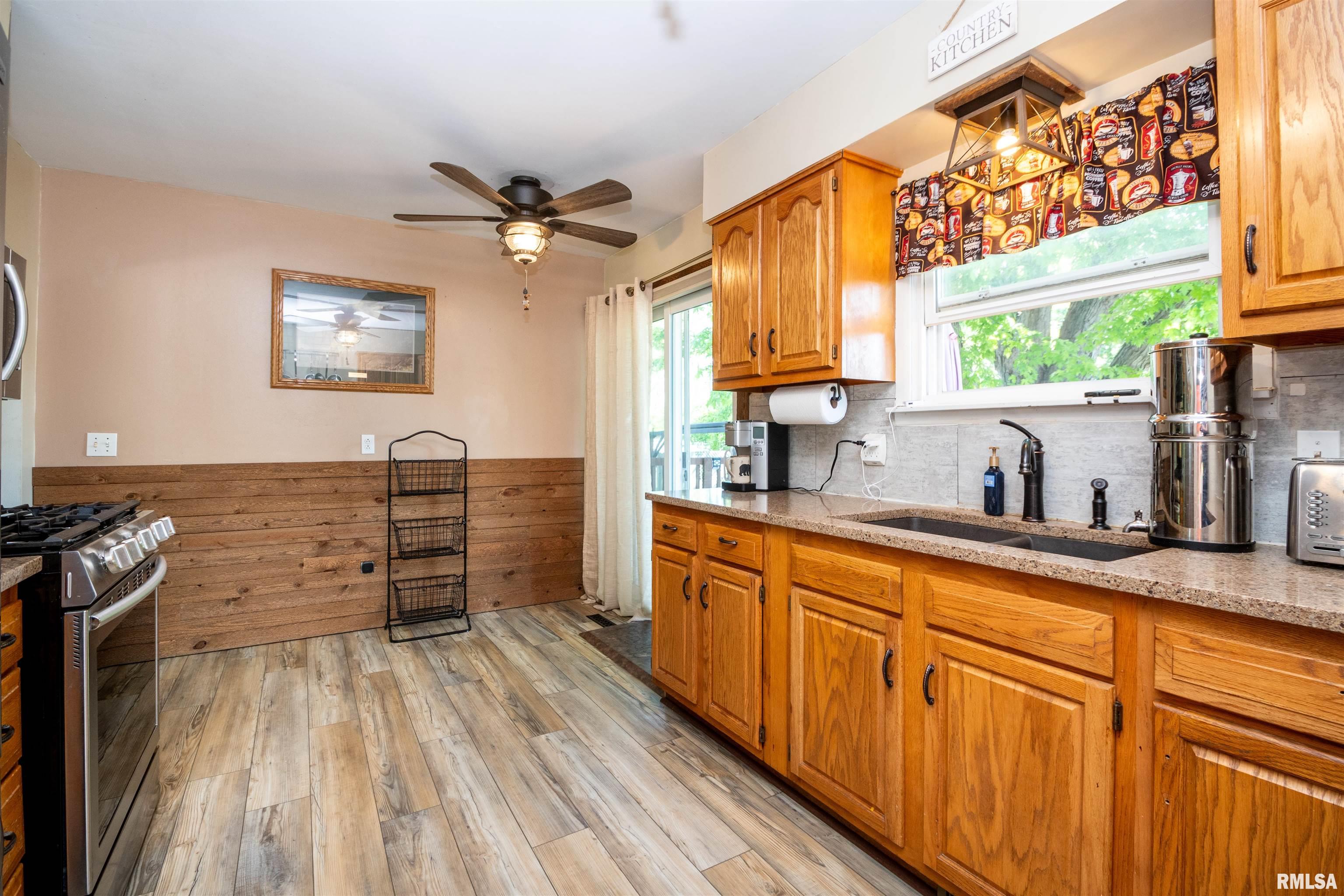 1016 Spring Bay Road East Peoria, IL 61611 - Photo 11 of 35 Gallery Image 11