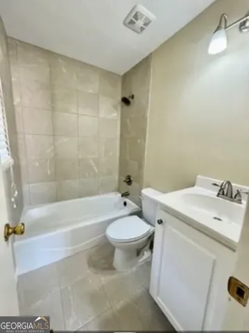 a view of a livingroom with a ceiling fan and wooden floor