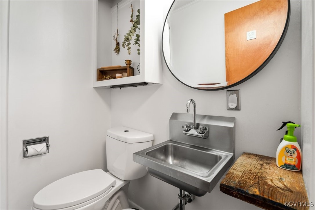 1126 Clauson Road Richmond, VA 23227 - Photo 15 of 37 Half Bathroom