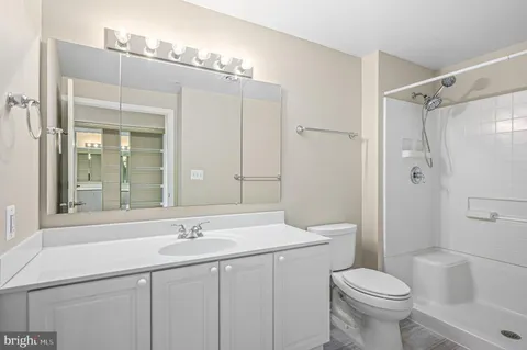 $495,000 | 19355 Cypress Ridge Terrace, Unit 802, Leesburg, VA 20176