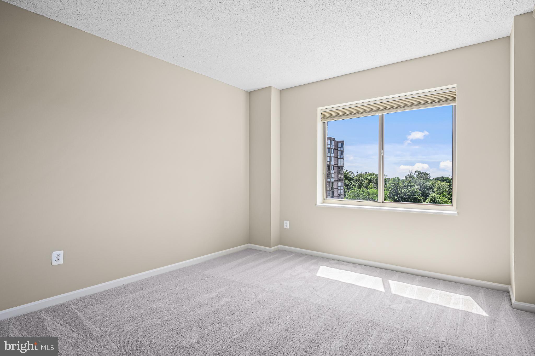 19355 Cypress Ridge Terrace, Unit 802 Leesburg, VA 20176 - Photo 18 of 37 Owner's Bedroom