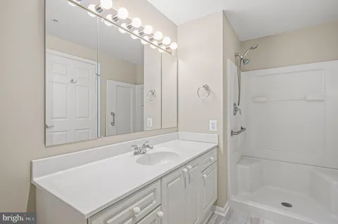 $490,000 | 19355 Cypress Ridge Terrace, Unit 802, Leesburg, VA 20176
