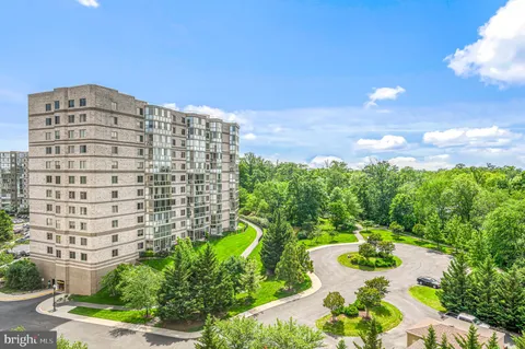 $495,000 | 19355 Cypress Ridge Terrace, Unit 802, Leesburg, VA 20176